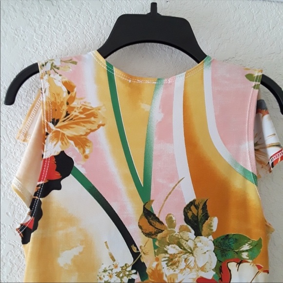 One by One sz:S Bold Floral V-Neck Flutter Partial Sleeve Blouse Top - Picture 6 of 8